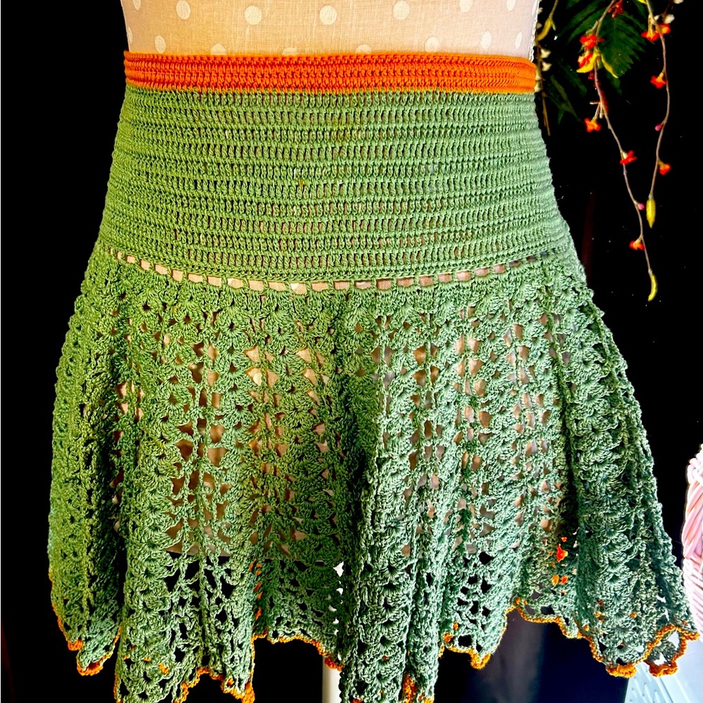 Gorgeous vintage crochet apron.  So beautiful for home decor.